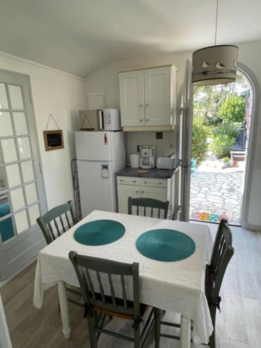 サン・ジョルジュ・ド・ディドンヌ Adorable Petite Maison A 400M De La Merヴィラ エクステリア 写真